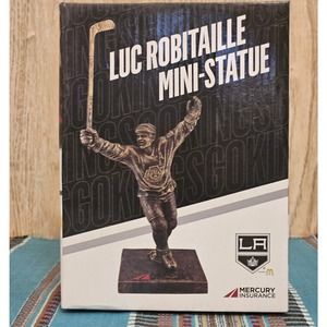 Luc Robitaille Mini Statue Los Angeles Kings Hockey   NEW Open Box NHL SPORTS